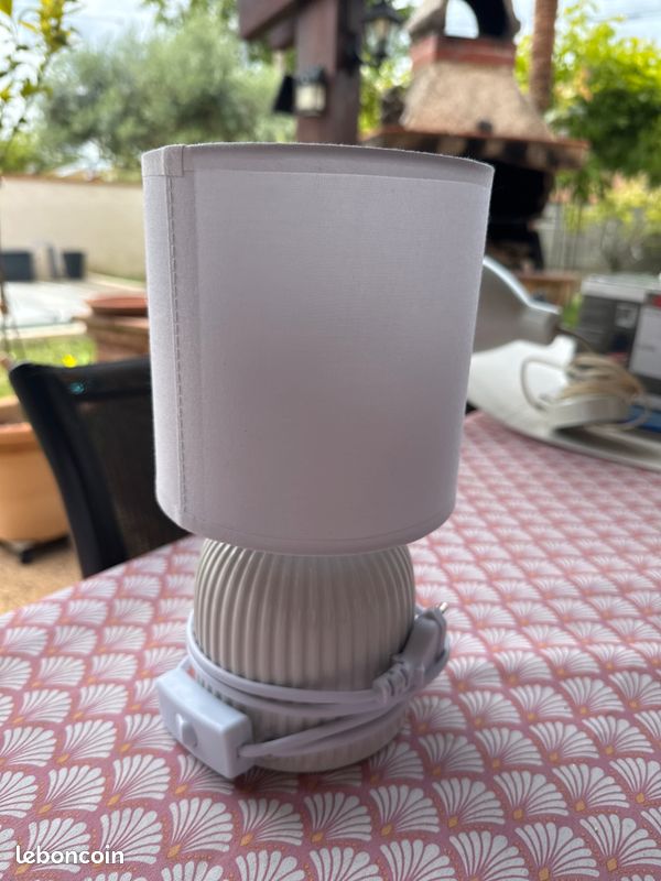 Lampe de chevet Blanche neuve (image 1)