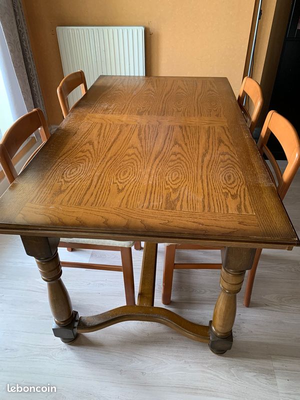 Table à manger en bois avec 4 chaises - Qualité supérieure (image 1)