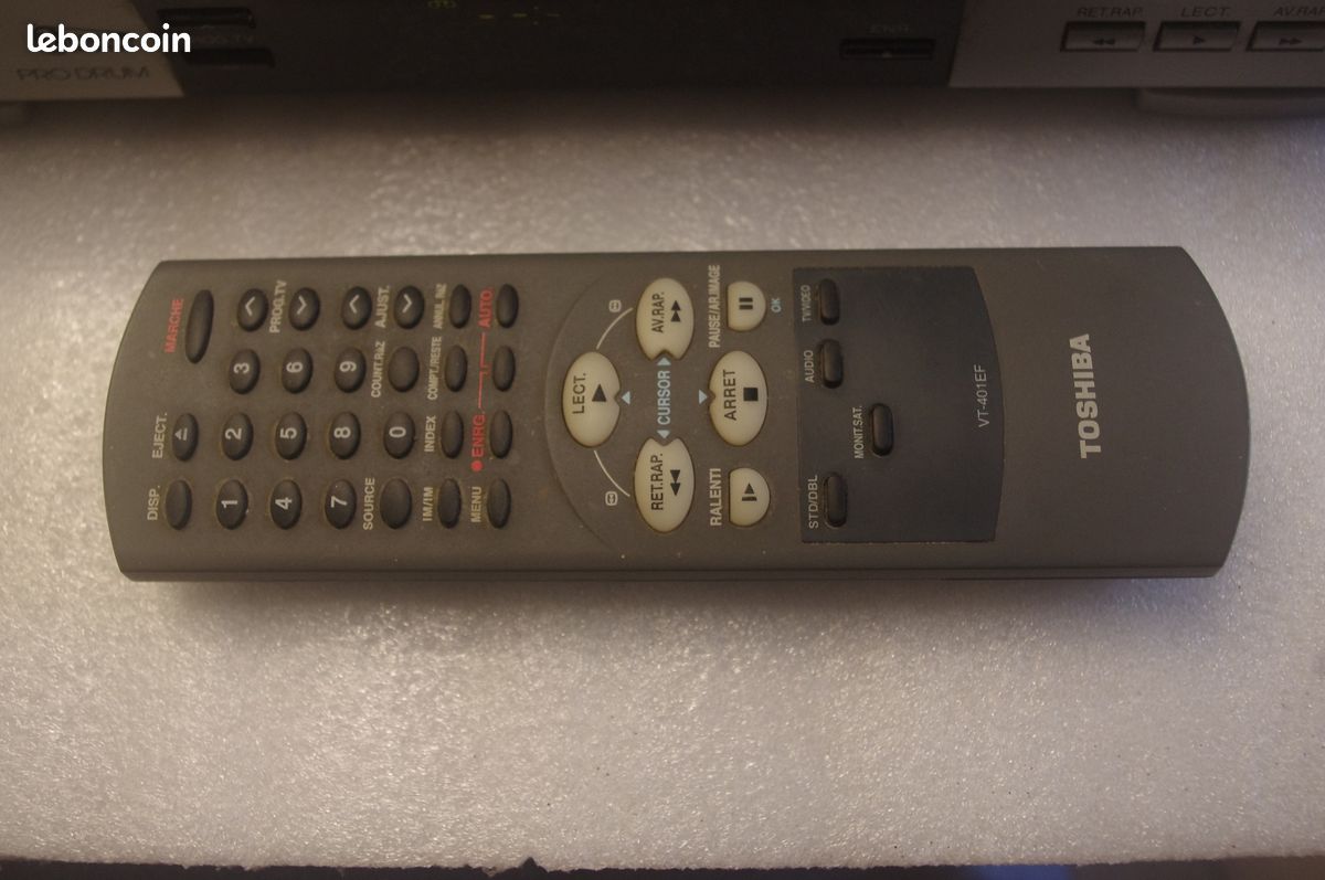 Magnétoscope-lecteur de DVD Toshiba | Canadian Tire