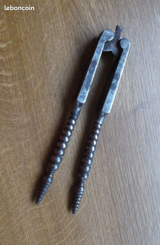 Casse noix, noisettes réversible (image 2)