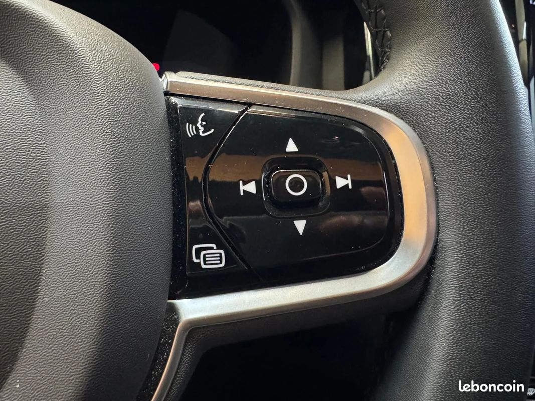 VOLVO XC60 T6 Recharge AWD 253 ch + 145 ch Geartronic 8 Ultimate Style Dark - 1ère main - Toit ouvrant - Sièges chauffants - Caméra 360 (image 17)