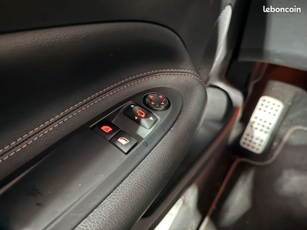 DS DS 3 1.2 110 cv Sport Chic / BOITE AUTOMATIQUE / DISTRIBUTION OK / SIÈGES CHAUFFANTS / BLUETOOTH (image 27)