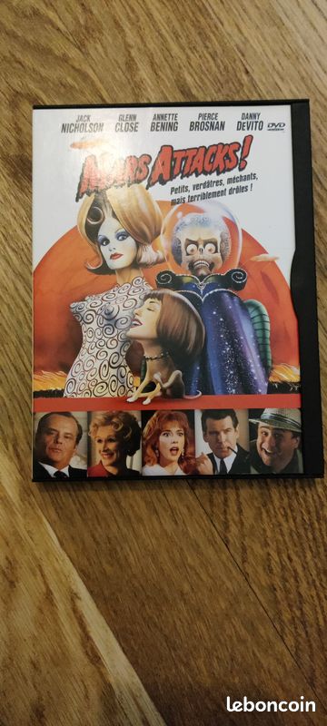Mars Attacks (image 1)