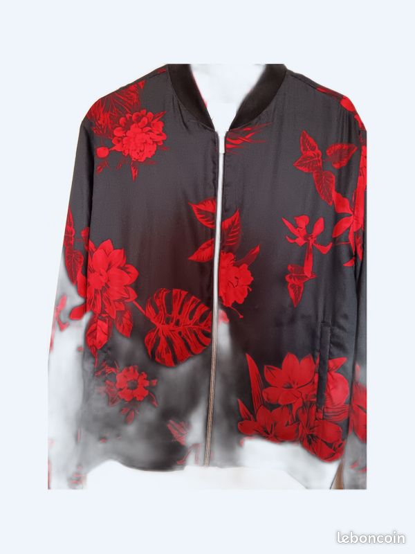 Blouson fond noir imprimé fleurs rouges (image 1)