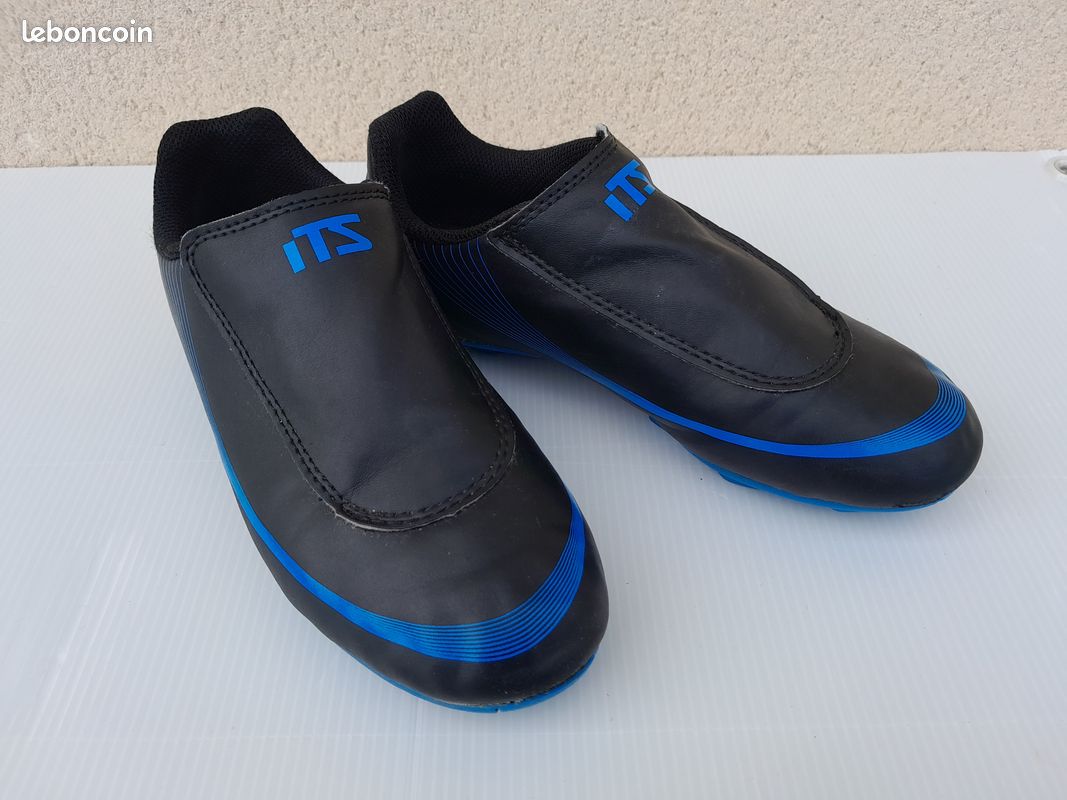 Chaussures de football – Intersport ITS (image 1)