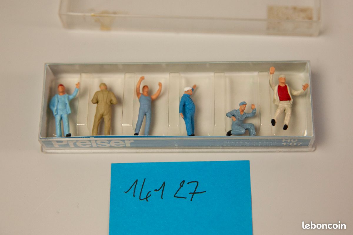 Lot de 8 boîtes de figurines Preiser HO 1:87 – personnages, skieurs, voyageurs, ados - Modélisme