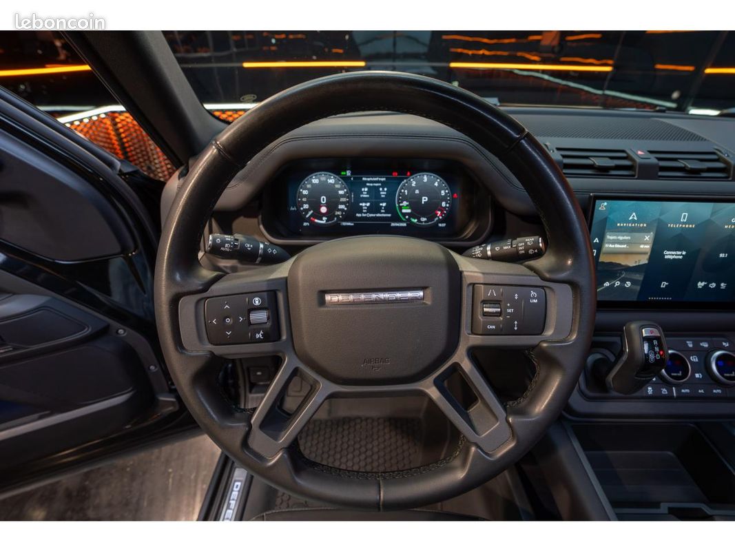 LAND ROVER DEFENDER 110 P300e X-DYNAMIC SE (image 31)