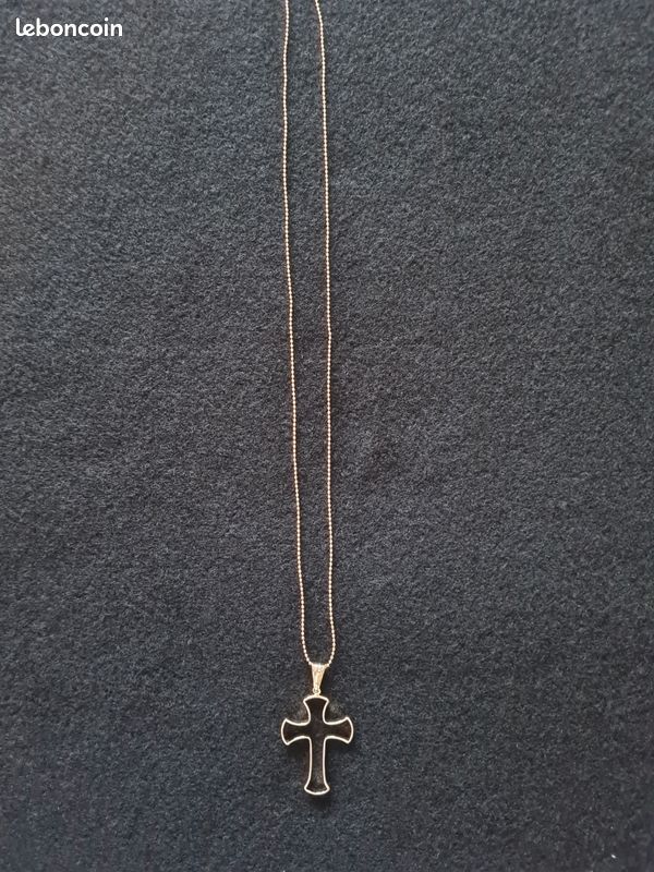 Collier croix doré (image 2)