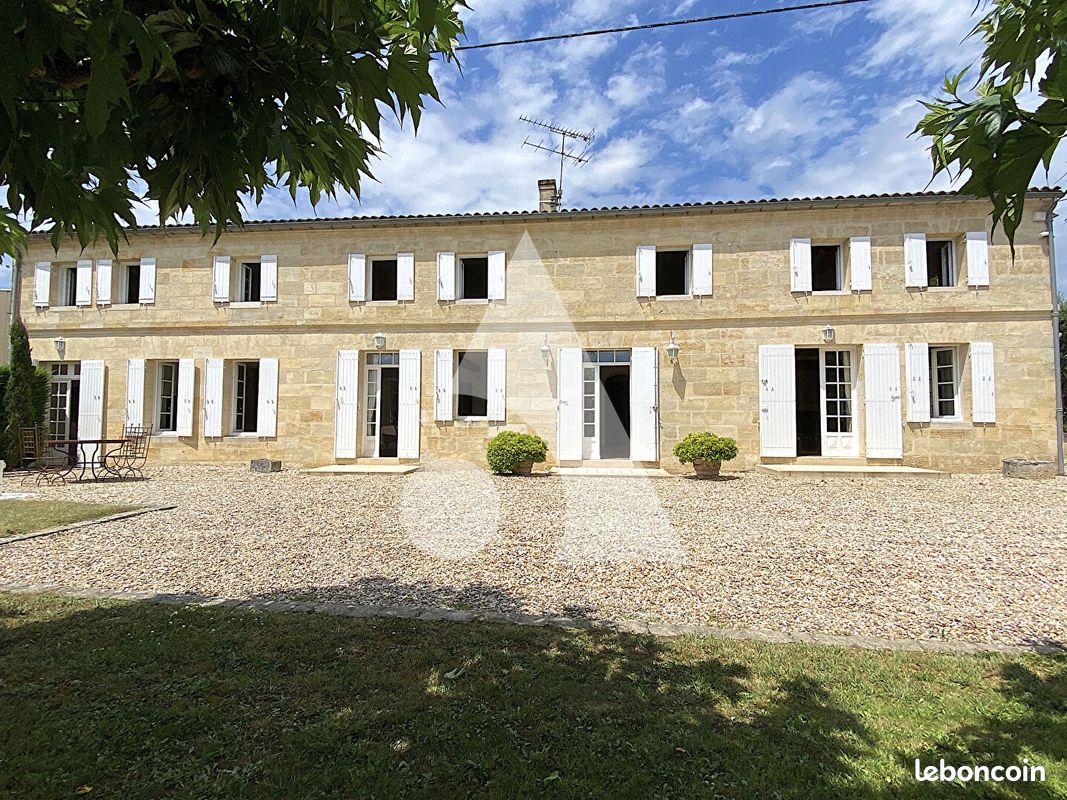 Maison 11 pièces 349 m² · à Coutras · 349 m² · 595 000 €