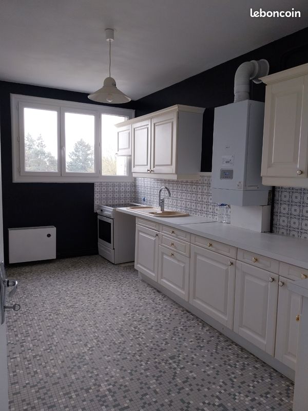 Appartement 4 pièces 91 m² · à Châteauroux · 91 m² · 700 €