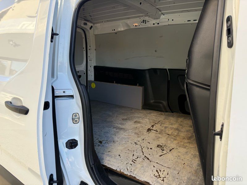 11 658 ht citroen berlingo van xl long 950kg bluehdi 100 s&s bvm5 club. 56 000kms. 1ere main (image 10)