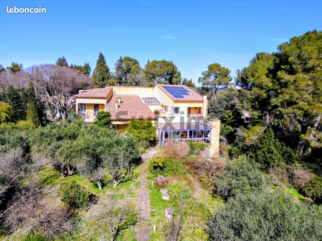 Maison 8 pièces 295 m² · à Nîmes · 295 m² · 1 140 000 €