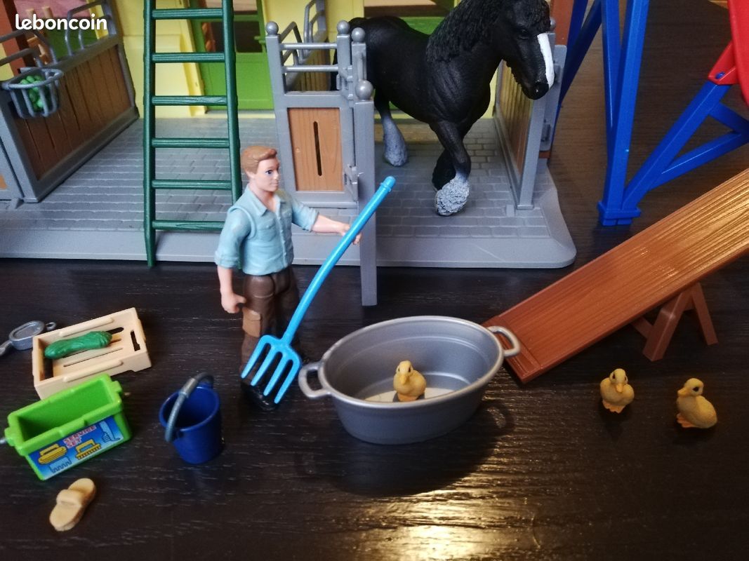 Ferme /écurie avec cheveaux schleich (image 2)