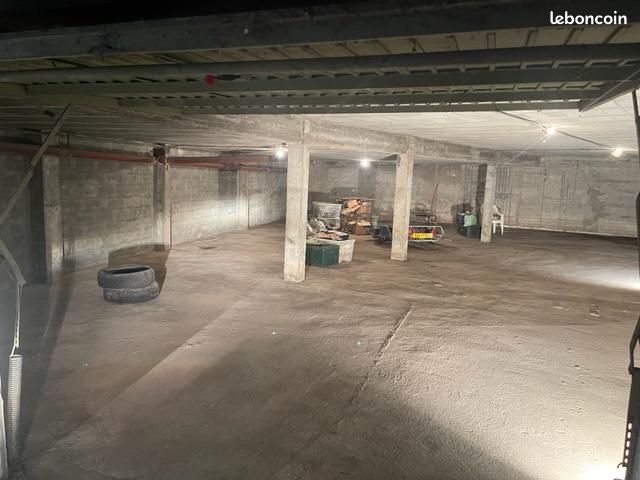 Parking 160 m² · à Nice · 160 m² · 910 €/mois