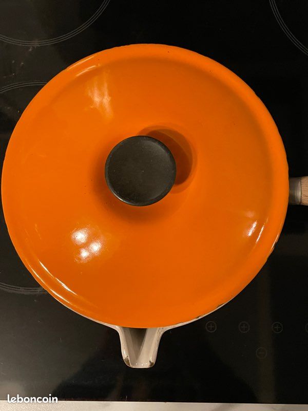 Le Creuset Casserole en Fonte Émaillée volcanique orange 20 cm
