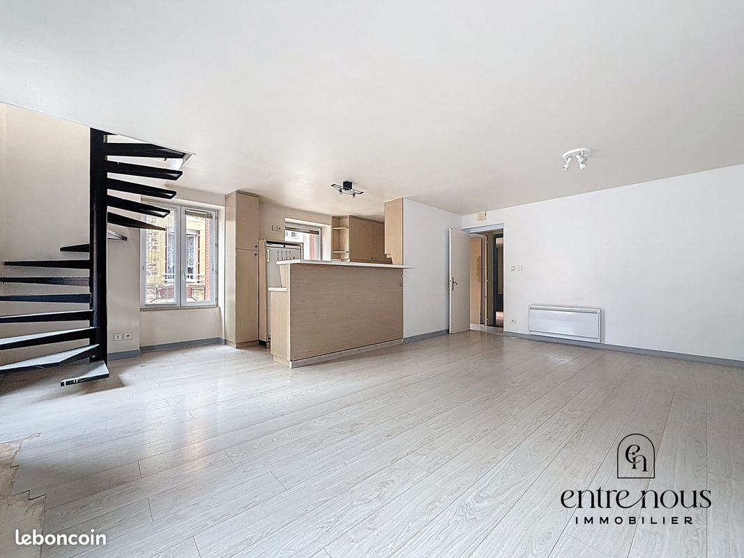 Immeuble 5 pièces 153 m² · à Cours · 153 m² · 75 000 €