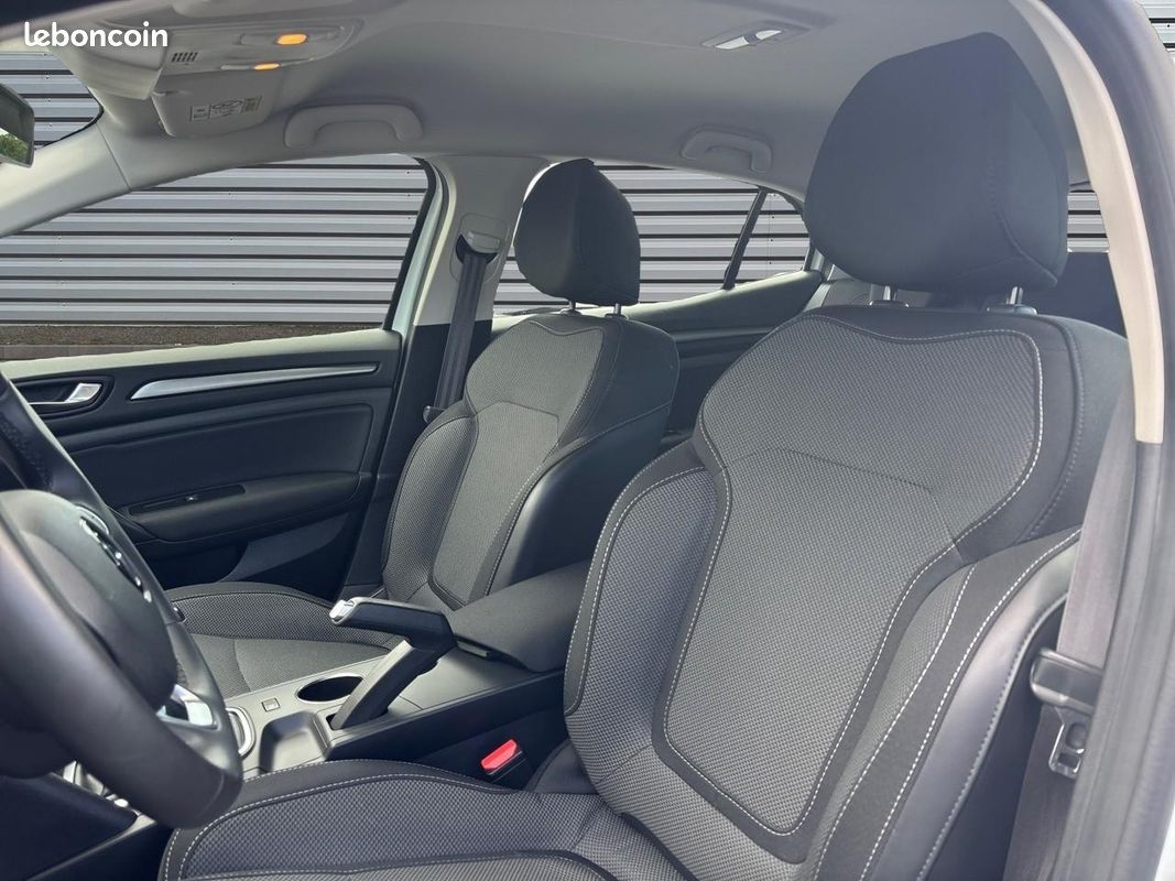 RENAULT MEGANE IV 1.5 Blue dCi 115 BERLINE Evolution PHASE 2 (image 9)