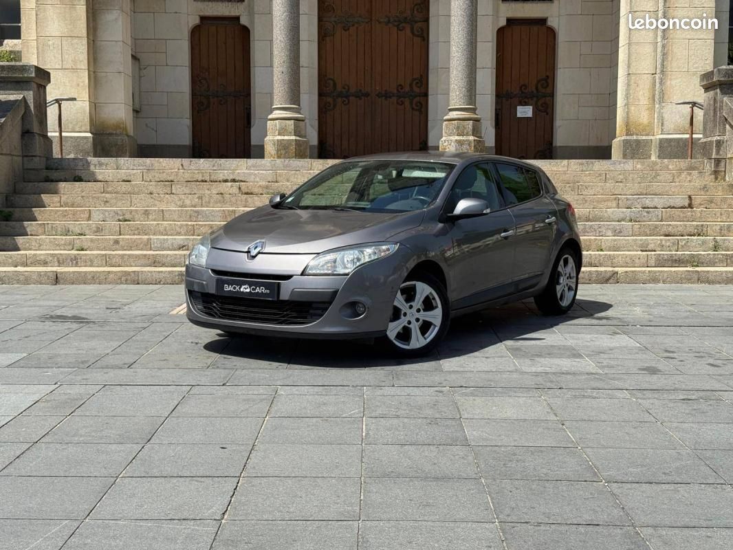 Renault Mégane III Berline dCi 110 (image 1)