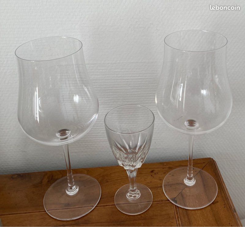Lot De 4 Verres à Vin En Cristal De Sèvres - Taille 9 3/4 - Gravés - Made In France - Occasion