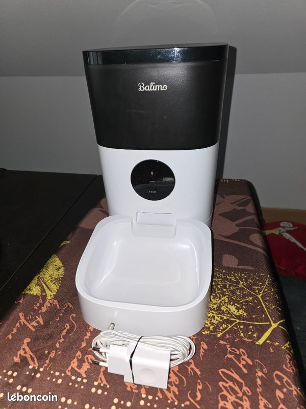 Distributeur de croquettes automatique (image 1)