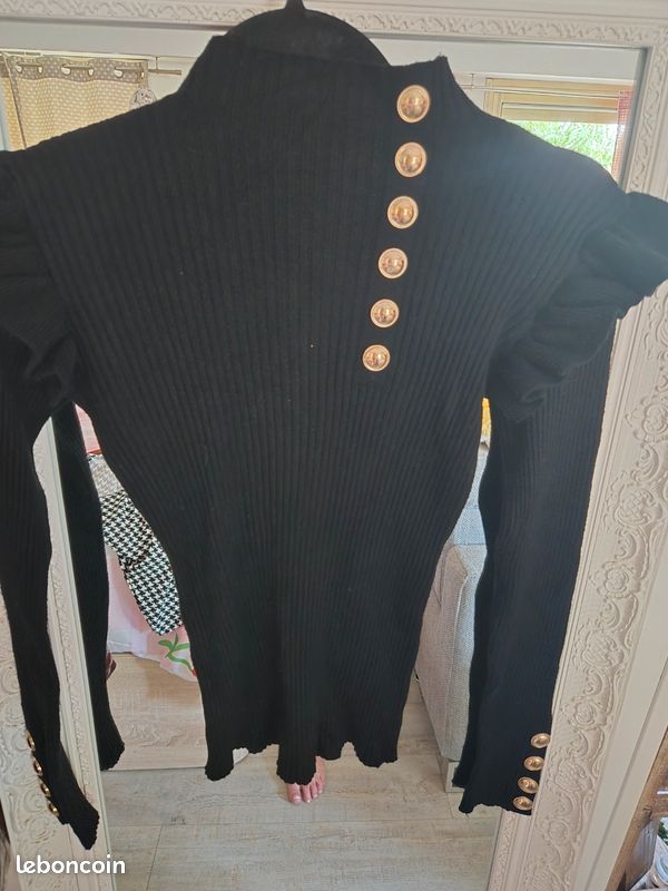 Pull noire manches bouffantes (image 1)