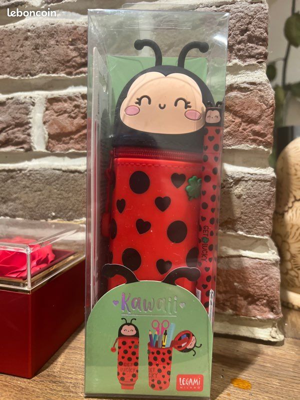 1 Trousse + 1 stylo effaçable + recharges de stylo . Ladybug legami