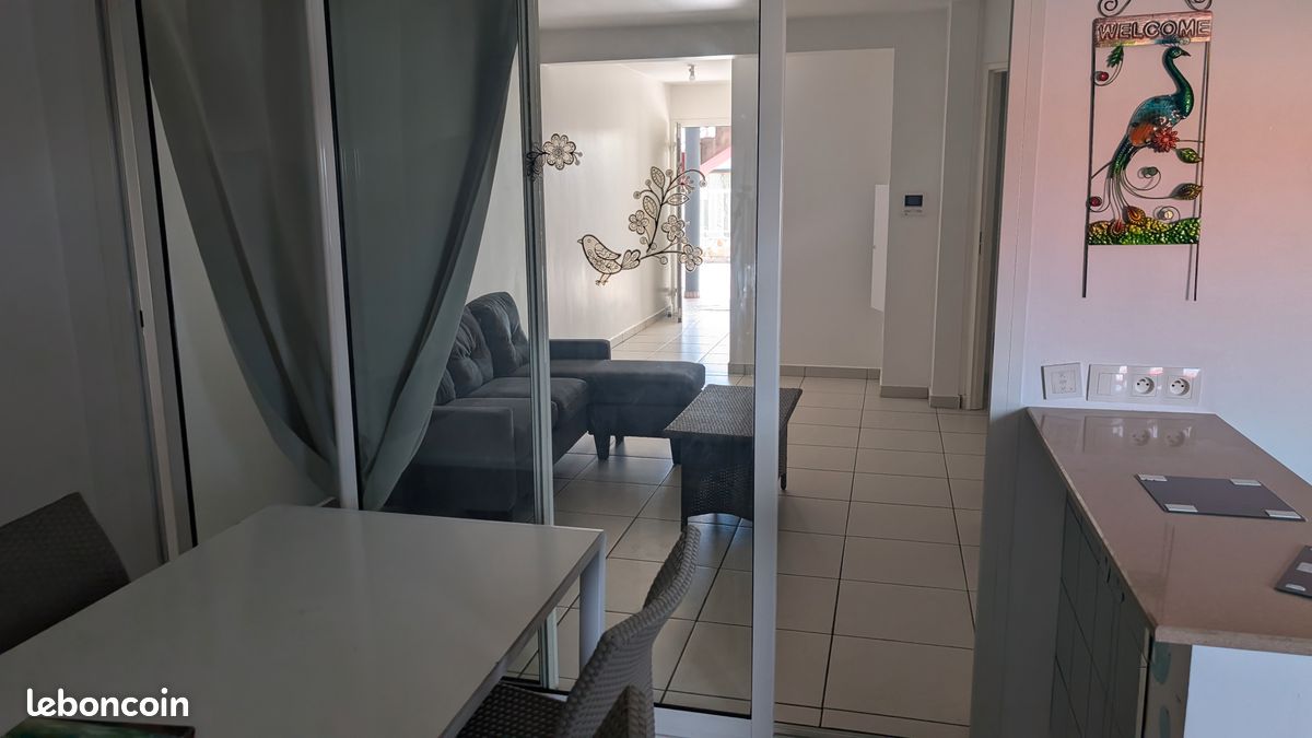 Appartement 2 pièces 80 m² · à Saint-François · 80 m² · 750 €
