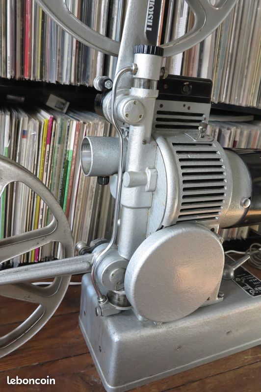 Moteur De Projecteur Debrie 16mm - 110v - Pièce Détachée D'occasion
