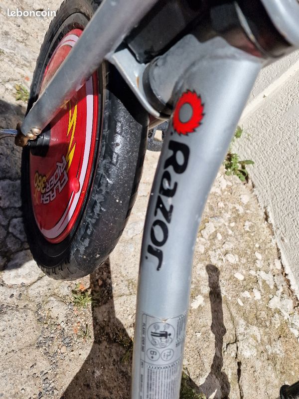 Vélo dérapant Flash Rider 360 RAZOR (image 4)