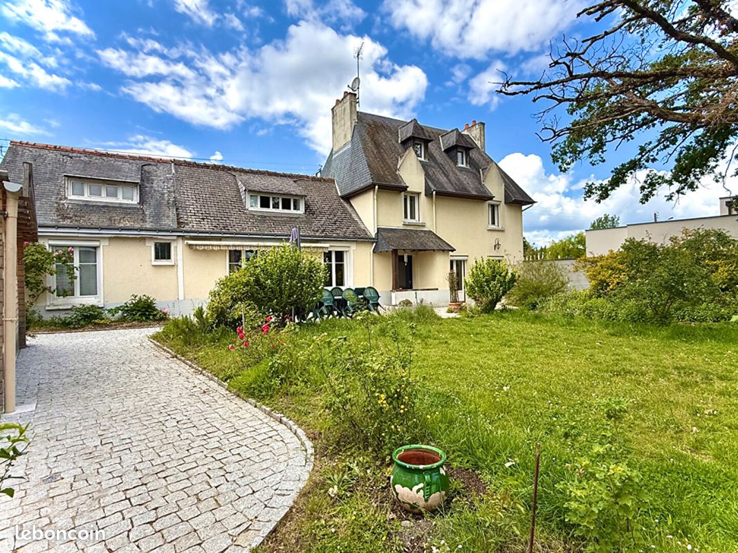 Maison 8 pièces 200 m² · à Saint-Avertin · 200 m² · 385 000 €