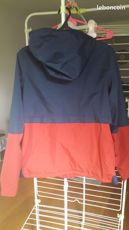 K-Way bleu marine et rouge bordeaux, 14-15 ans, 161-172 cm, très bon état (image 2)