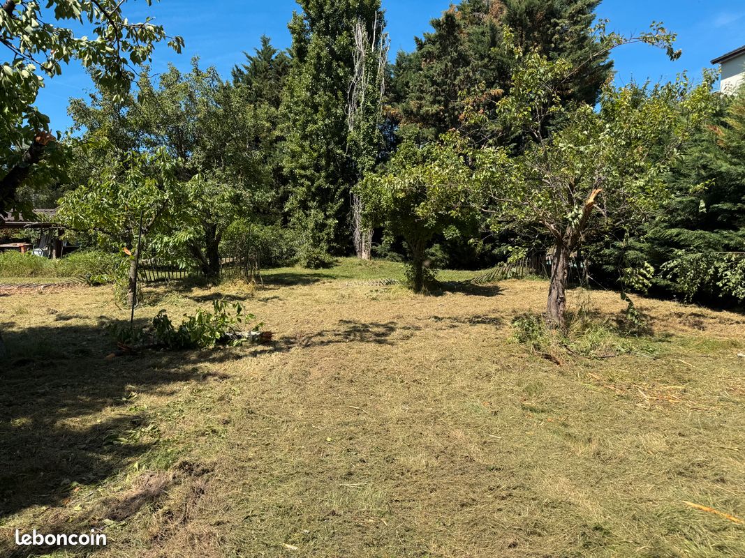 Terrain à bâtir 676m² clos et arboré, emplacement très qualitatif avec un environnement verdoyant · à Gleizé · 192 000 €