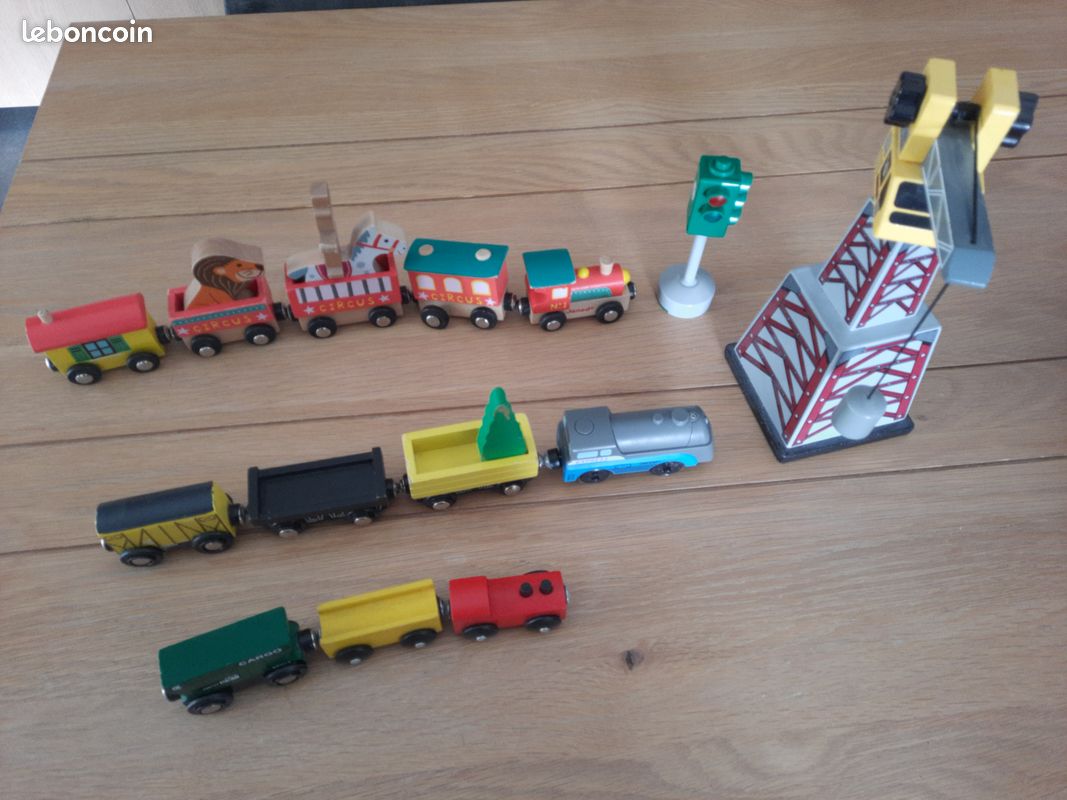 Circuit train en bois (image 1)