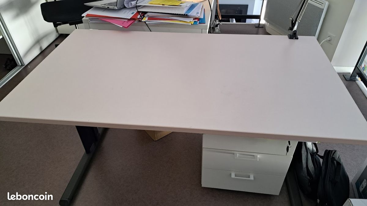 Table de bureau (image 1)