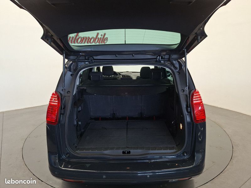 Peugeot 5008 1.6 hdi 112 ch Boite Auto Allure 7 places / GPS / toit pano / Radar AV et AR / (image 24)