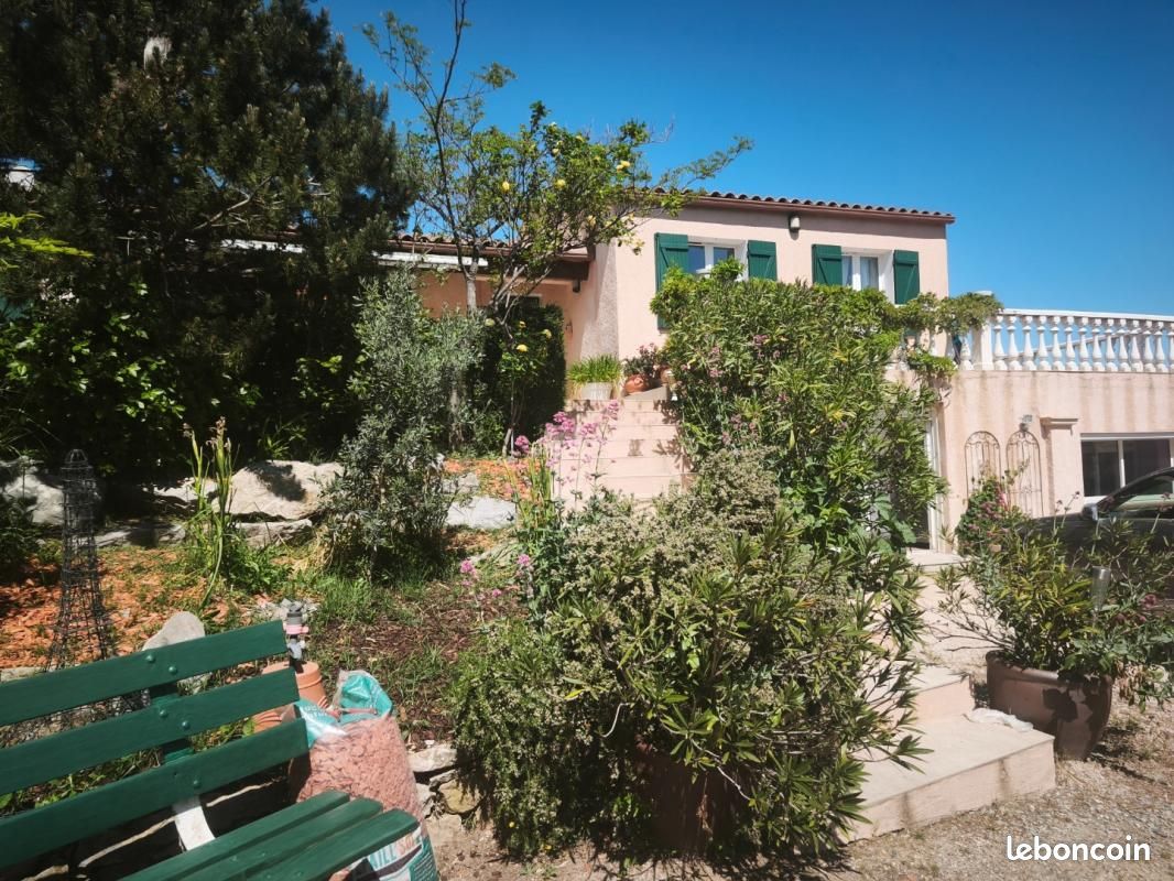 Propriété 9 pièces 205 m² (image 1)
