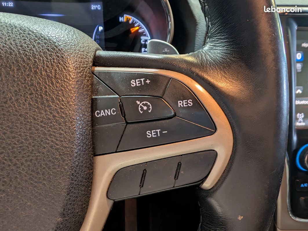 Jeep GRAND CHEROKEE 3.0 CRD 250CH Limited / CAMERA DE RECUL / CUIR / SIEGES ELECTRIQUES A MEMOIRES (image 21)