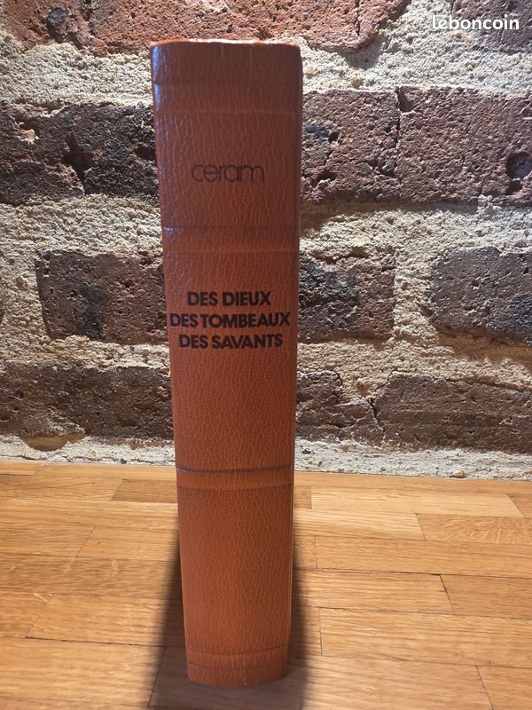 Livre de ceram des dieux des tombeaux des savants vue de dos — LBC AT'Brocante Troyes