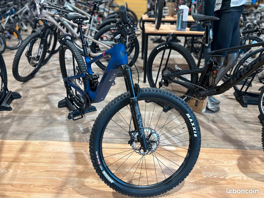 Giant Reign Giant Filter Mountain Bike 2017 Giant Reign Mountain Bike