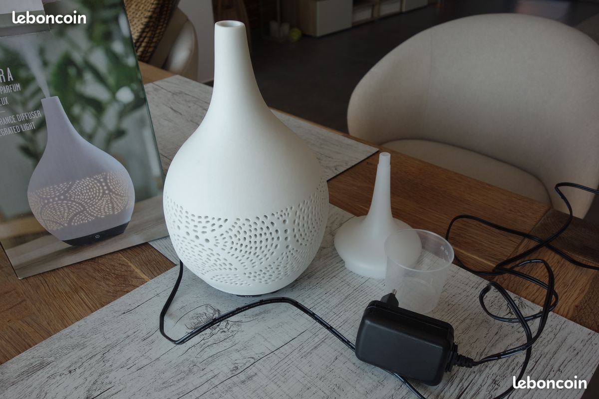 Diffuseur de parfum électrique lumineux Arafura Nature et découvertes - Neuf (image 3)