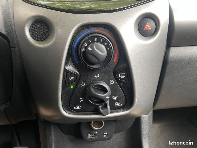 Toyota AYGO 1.0 VVT-I 69CH X-PLAY 5P (image 10)