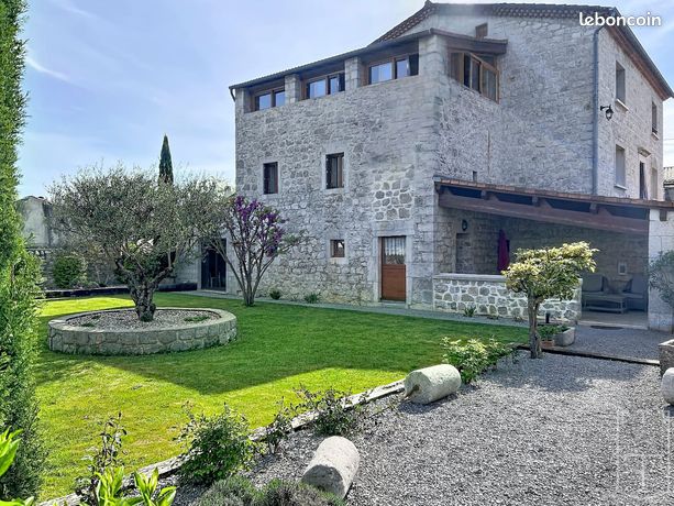 Maison 7 pièces 432 m²