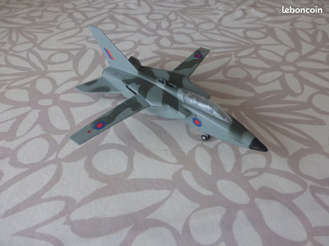 Dinky Toys avion 729 Multi Rôle Combat Aircraft (MRCA) Meccano made in GB les ailes sont a géométries variable grâce a une manette sur le fuselage (image 3)