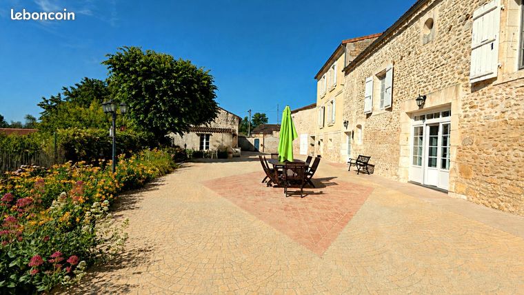 Maison 10 pièces 355 m²