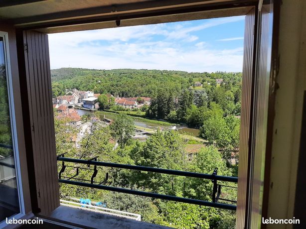 À VENDRE – Maison de caractère avec potentiel de personnalisation calme centre ville avec superbe vue panoramique sur Vallée de l'Yonne