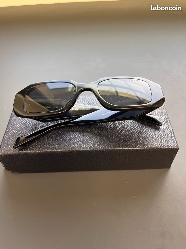Lunette de soleil Prada symbole neuve (image 13)