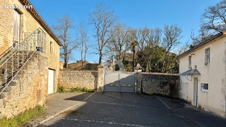 Maison 4 pièces 217 m²