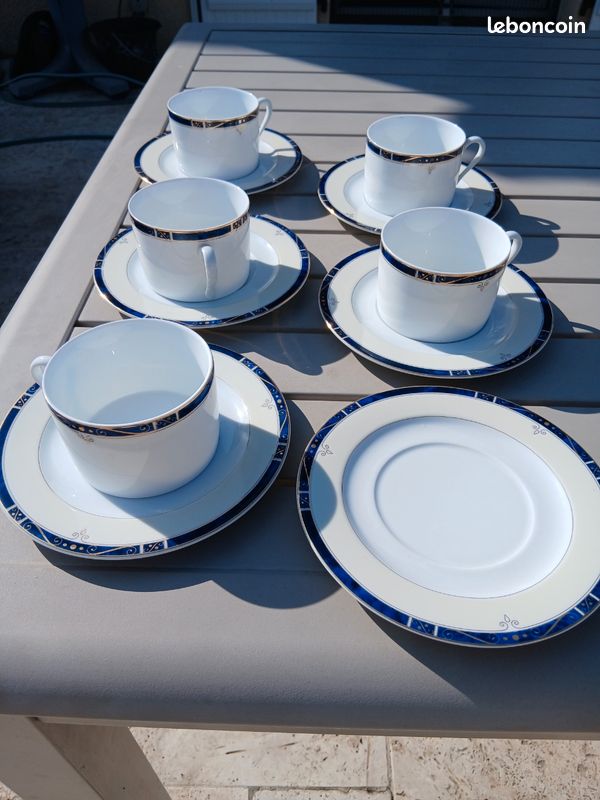 Service à café porcelaine de limoges Philippe Deshoulières lot 5 tasses, 6 assiettes (image 1)