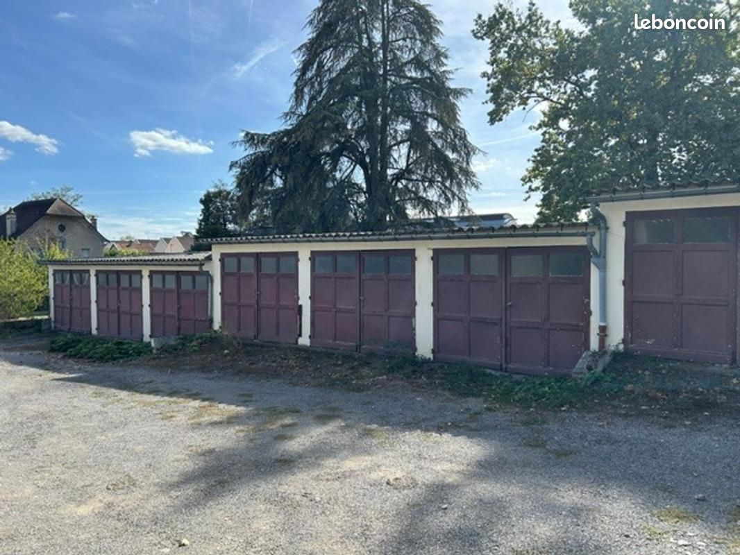 Parking 108 m² · à Auxerre · 108 m² · 77 000 €