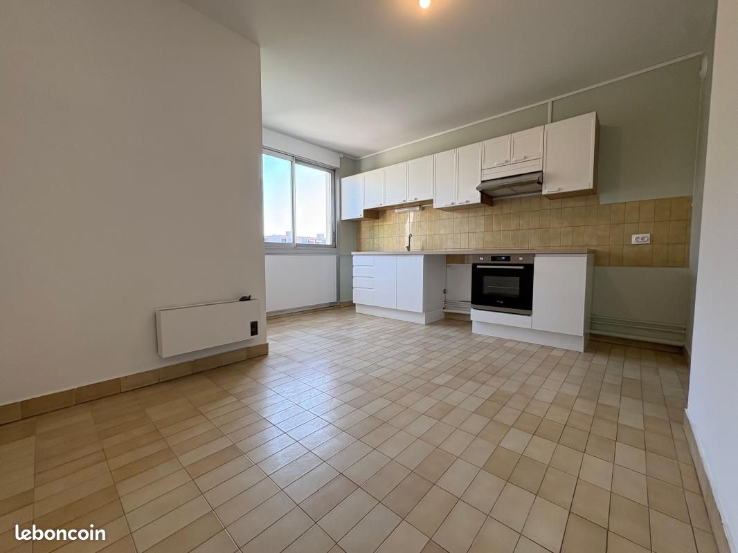 Appartement 3 pièces 80 m² · à Caluire-Et-Cuire · 80 m² · 1 325 €